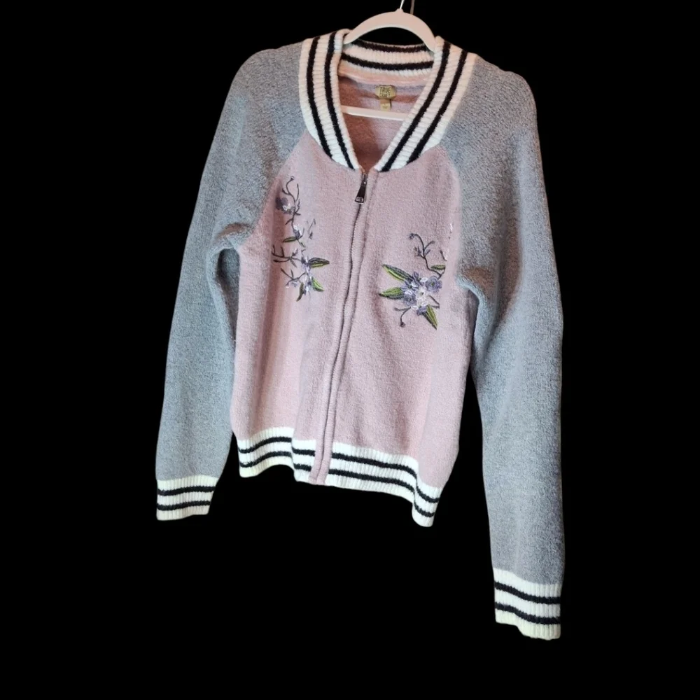 True Craft Embroidered Varsity Sweater Gray Pink Striped Trim  Women Size Large - Picture 10 of 15
